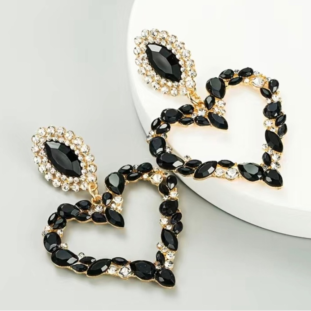 👑👑👑3 for 12$👑👑👑Rhinestone Heart Shaped Dangle Earrings in Black